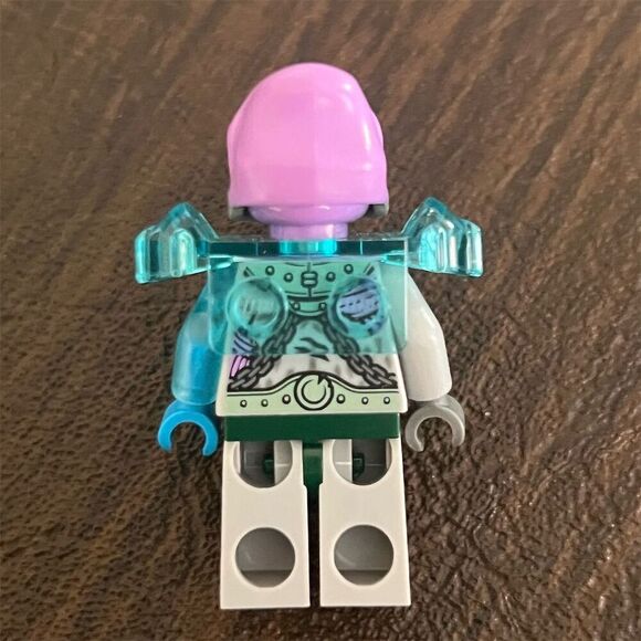 LEGO Legends of Chima Vornon Minifigure with Trans-Light Blue Armor - Picture 2 of 2